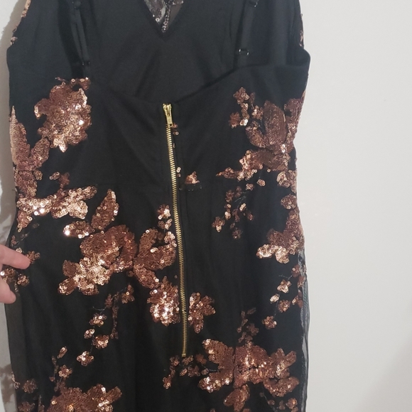 SOLD NWOT NWD Sexy V Neck sequined dress - Picture 6 of 7